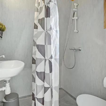 1 Bedroom Beautiful In Κόλντινγκ
