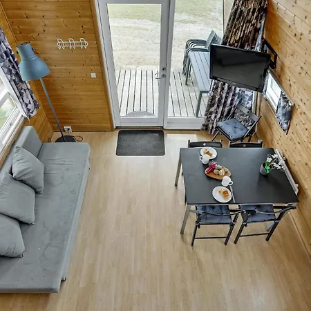 1 Bedroom Beautiful In Σπίτι διακοπών *